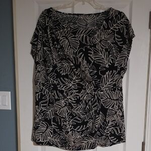 New Without Tags Lane Bryant Black and White Leaf Pattern Blouse Size 26/28